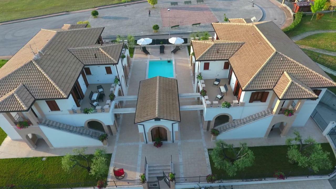 Residence Stella Del Gran Sasso Colledara Eksteriør billede