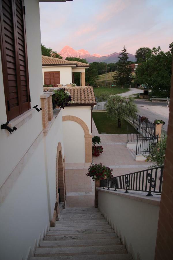 Residence Stella Del Gran Sasso Colledara Eksteriør billede